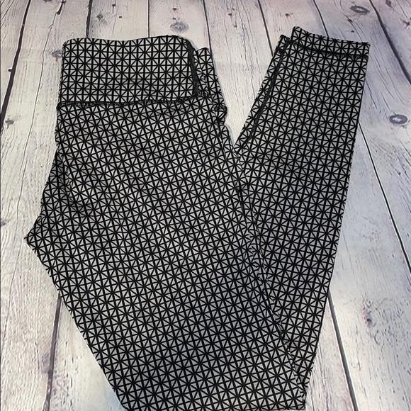Lululemon Athletica Black and White Geometric Leggings Sz 6 - Picture 1 of 5